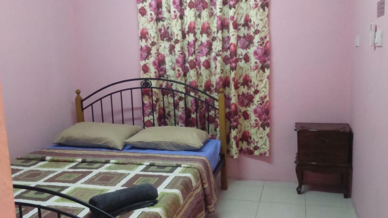Layla Inn Batu Pahat Exterior foto