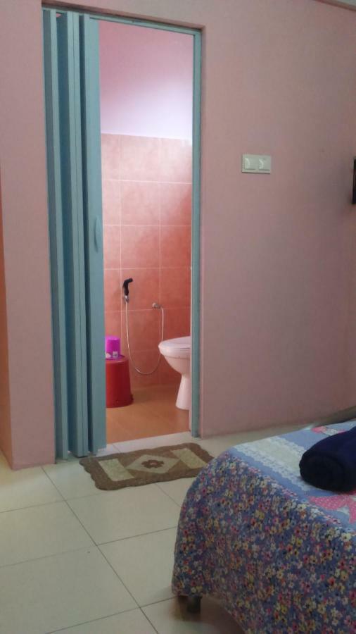 Layla Inn Batu Pahat Exterior foto